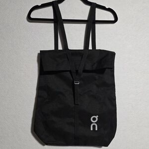 EUC ON RUNNING BLACK NYLON BACKPACK ADJUSTABLE STRAP